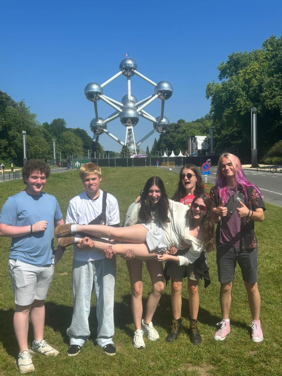 Eliott London, Ben Hughes, Sophie 
Willis, Leilene Jackson, and Liam Watkins hold Lauren Wickey in front of 
the Atomium in Brussels, Belgium.
Photo contributed by Brittney Laurent